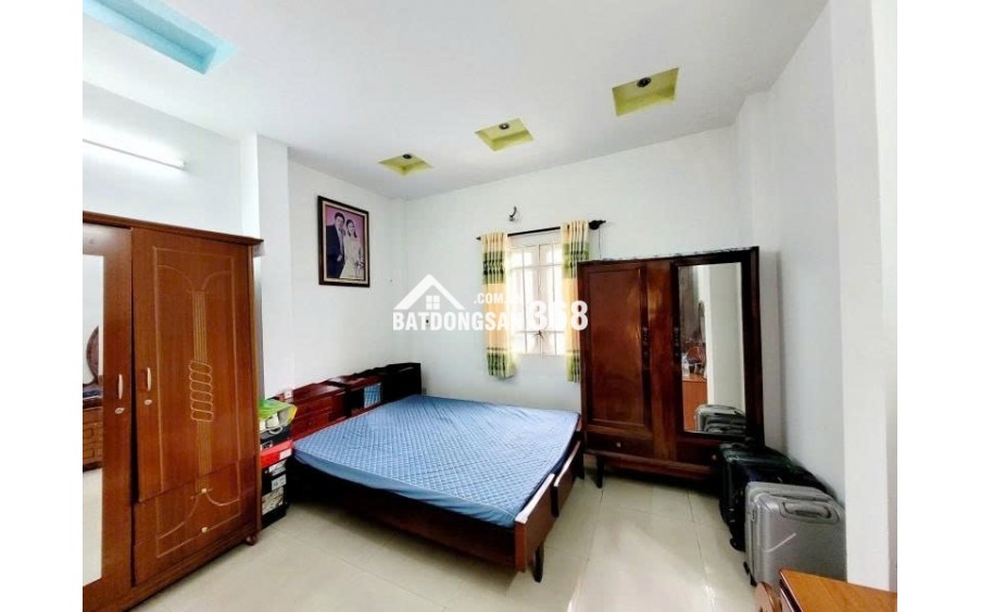 Bán nhà Phường Thủ Đức, đường Hồ Văn Tư, 110m2, 3 tầng, 4PN, sổ hồng, giá 5.7 tỷ. LH: 0933125879